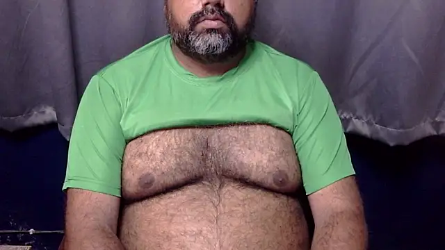 Snapshot of hairysubcub_70 chatting on July 13, 4:01 am hairysubcub 70 online show from July 13, 4:01 am