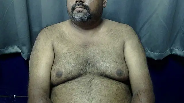 Snapshot of hairysubcub_70 chatting on November 5, 10:18 am hairysubcub 70 online show from November 5, 10:18 am