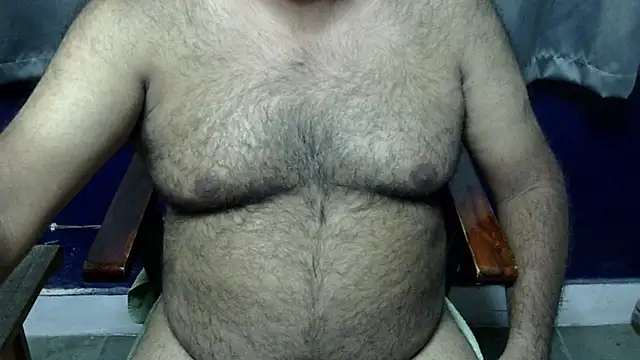 Snapshot of hairysubcub_70 chatting on May 5, 7:33 am hairysubcub 70 online show from May 5, 7:33 am