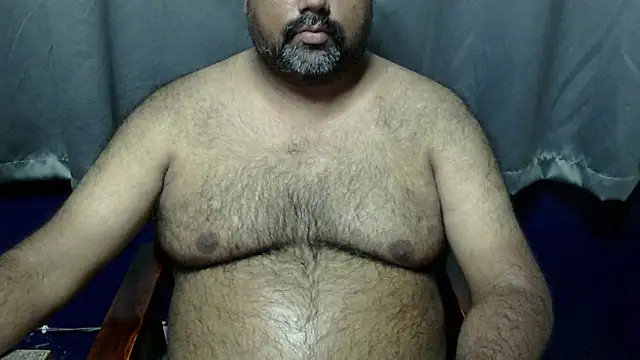 Snapshot of hairysubcub_70 chatting on May 11, 4:15 pm hairysubcub 70 online show from May 11, 4:15 pm