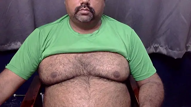 Snapshot of hairysubcub_70 chatting on June 15, 7:30 am hairysubcub 70 online show from June 15, 7:30 am