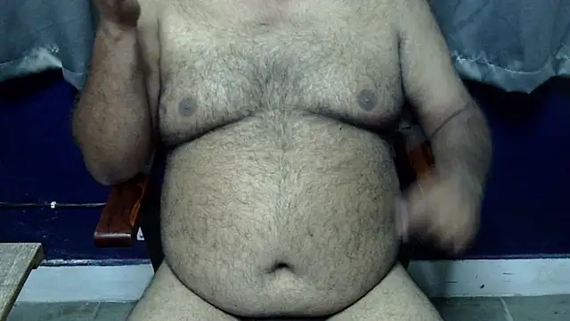 Snapshot of hairysubcub_70 chatting on October 21, 7:19 am hairysubcub 70 online show from October 21, 7:19 am