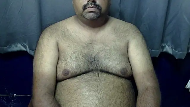 Snapshot of hairysubcub_70 chatting on April 26, 7:05 am hairysubcub 70 online show from April 26, 7:05 am