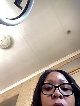 Snapshot of sexyTHANDO chatting on February 4, 10:21 am sexyTHANDO online show from February 4, 10:21 am