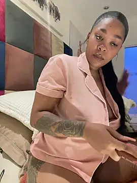 Snapshot of sexyTHANDO chatting on February 1, 8:18 pm sexyTHANDO online show from February 1, 8:18 pm