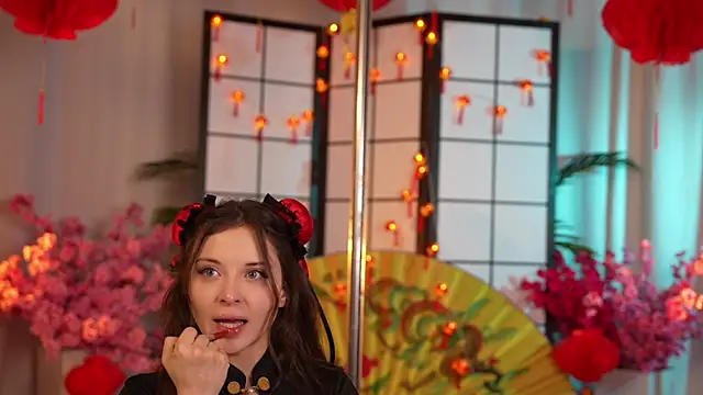 KittyCaitlin online show from February 12, 7:02 pm
