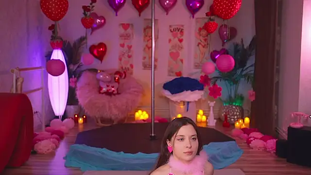 KittyCaitlin online show from February 14, 8:20 pm