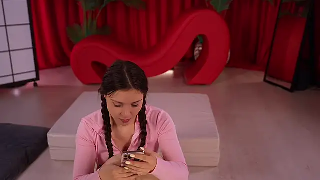 KittyCaitlin online show from October 18, 8:33 pm