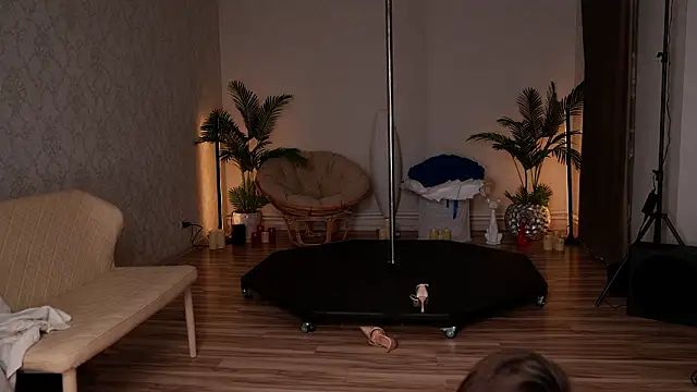 KittyCaitlin online show from March 14, 7:09 pm