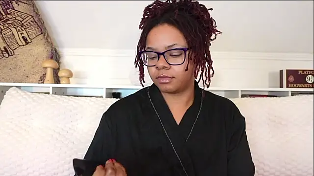 -khayaparker online show from February 4, 8:26 pm