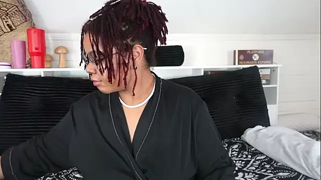 -khayaparker online show from December 21, 5:25 pm