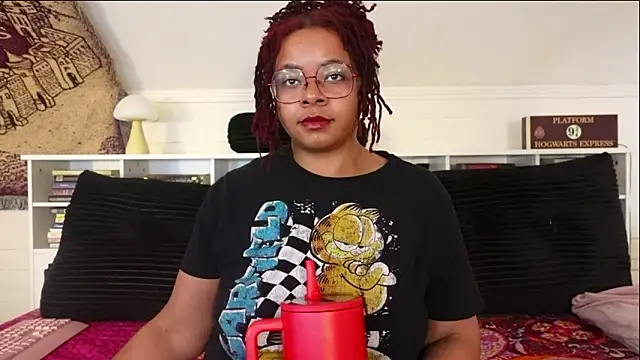 -khayaparker online show from March 26, 8:07 pm