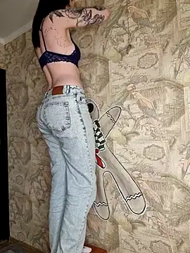 LazyTanukii online show from December 16, 6:50 am