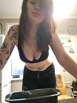 LazyTanukii online show from December 22, 6:24 am