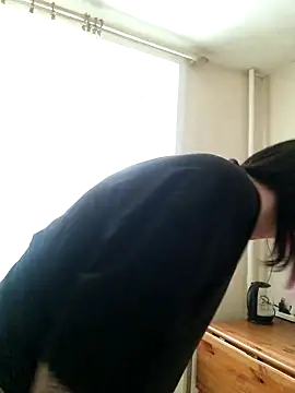 LazyTanukii online show from December 10, 8:30 am