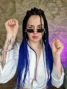 LazyTanukii online show from January 15, 8:40 am