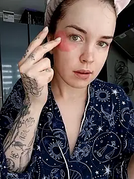 LazyTanukii online show from October 5, 6:59 am