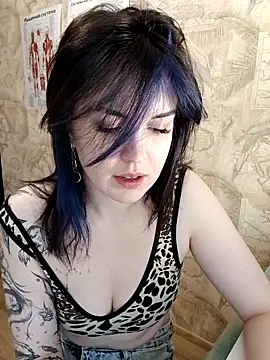 LazyTanukii online show from November 7, 6:51 am