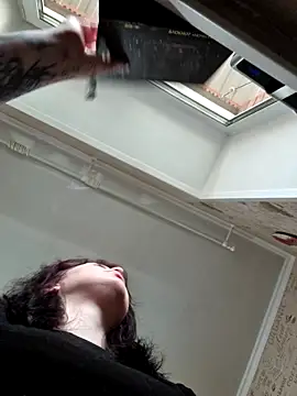 LazyTanukii online show from March 26, 8:01 am