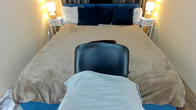 CharmedDoll online show from April 15, 6:19 am