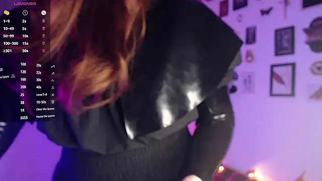 Snapshot of auroralatexprincess chatting on October 30, 8:17 pm auroralatexprincess online show from October 30, 8:17 pm