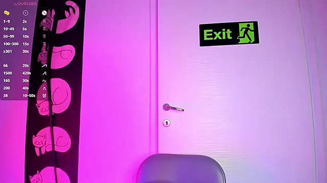 Snapshot of auroralatexprincess chatting on December 1, 7:59 pm auroralatexprincess online show from December 1, 7:59 pm