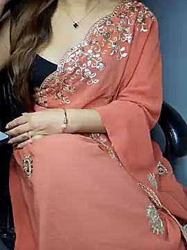 Snapshot of aliyaah_singh chatting on January 15, 8:05 pm aliyaah singh online show from January 15, 8:05 pm