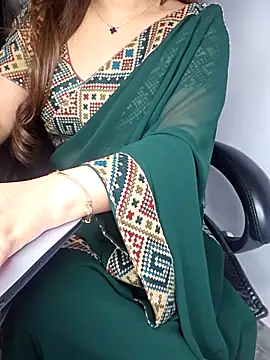 Snapshot of aliyaah_singh chatting on March 17, 9:02 pm aliyaah singh online show from March 17, 9:02 pm