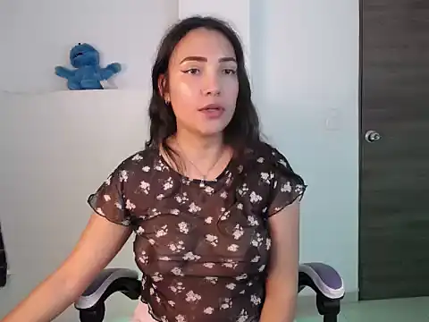 cutie and slutty online show from October 11, 4:02 am