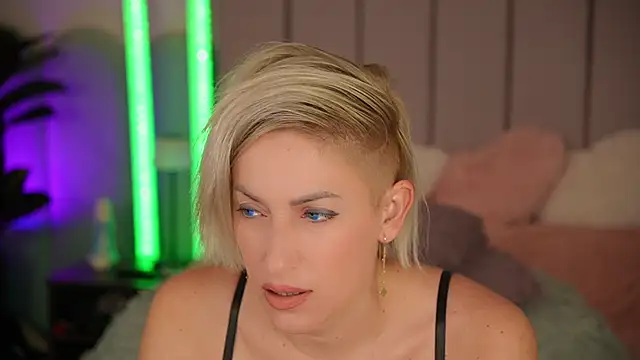 VickySecret96 online show from October 30, 5:21 pm