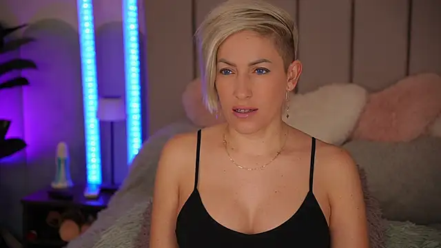 VickySecret96 online show from December 5, 5:55 pm