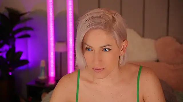 VickySecret96 online show from March 1, 5:57 pm