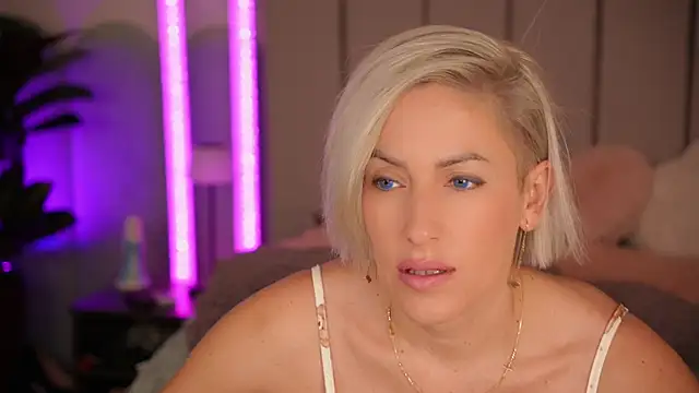 VickySecret96 online show from November 20, 5:46 pm