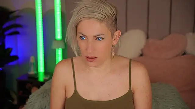 VickySecret96 online show from January 10, 4:35 pm