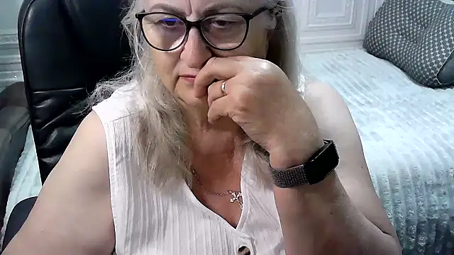 Snapshot of LolkaAlyss chatting on June 12, 7:44 pm LolkaAlyss online show from June 12, 7:44 pm