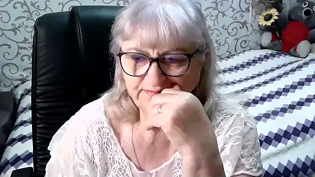 Snapshot of LolkaAlyss chatting on March 12, 6:43 pm LolkaAlyss online show from March 12, 6:43 pm