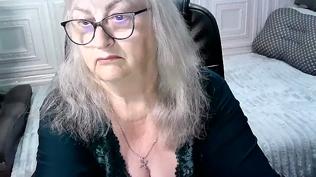 Snapshot of LolkaAlyss chatting on June 4, 4:06 am LolkaAlyss online show from June 4, 4:06 am