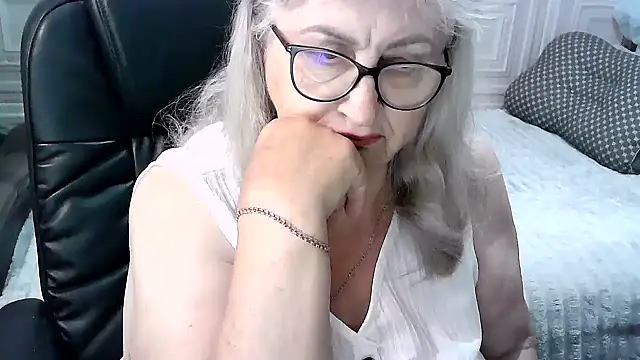 Snapshot of LolkaAlyss chatting on June 11, 4:09 am LolkaAlyss online show from June 11, 4:09 am