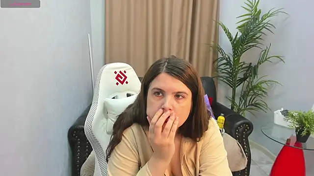 BattyMoll online show from July 15, 10:44 am