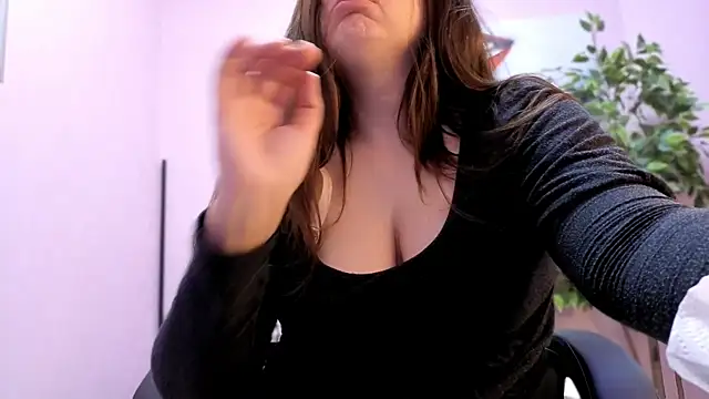 BattyMoll online show from April 16, 9:04 pm