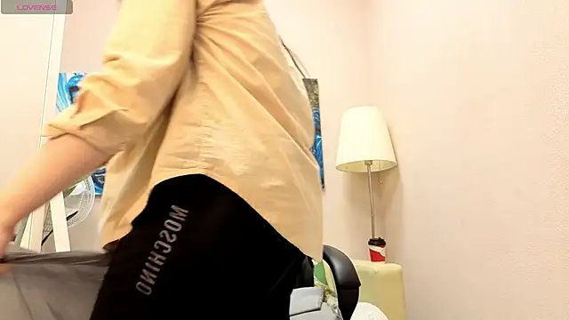 BattyMoll online show from November 15, 3:27 pm