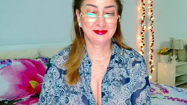 Tyana40 online show from May 7, 1:10 am