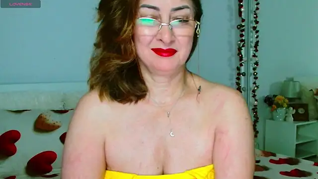 Snapshot of Tyana40 chatting on July 15, 1:12 am Tyana40 online show from July 15, 1:12 am