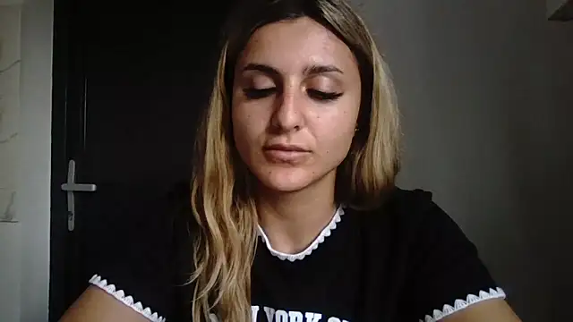 Snapshot of NicolePlay chatting on June 3, 1:45 pm NicolePlay online show from June 3, 1:45 pm