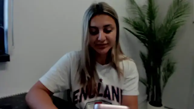 Snapshot of NicolePlay chatting on May 30, 3:24 am NicolePlay online show from May 30, 3:24 am