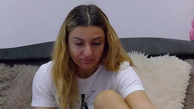 NicolePlay online show from April 17, 4:59 am