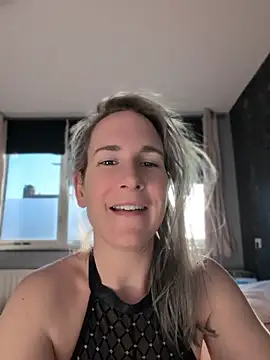 NaomiAndFriends online show from April 23, 5:03 pm