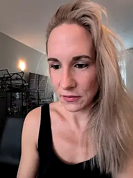 Snapshot of NaomiAndFriends chatting on September 9, 7:51 am NaomiAndFriends online show from September 9, 7:51 am
