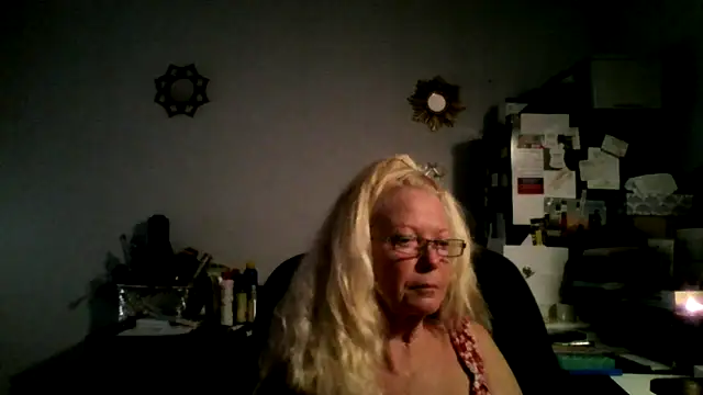 Snapshot of XTRAHORNYONE chatting on October 6, 12:56 am XTRAHORNYONE online show from October 6, 12:56 am