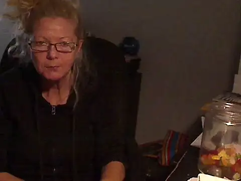 Snapshot of XTRAHORNYONE chatting on January 10, 12:38 am XTRAHORNYONE online show from January 10, 12:38 am